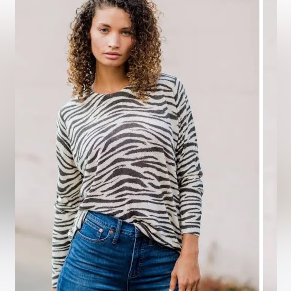 Olivaceous Tan Black Zebra Side Zipper Sweater Size Small
